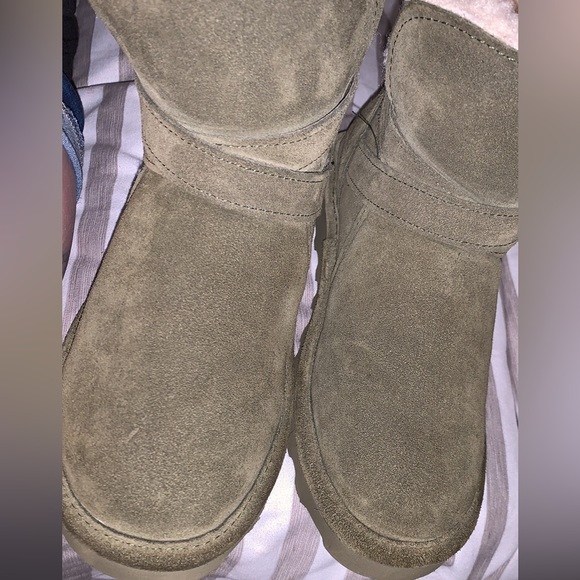 BearPaw Short Boots In Olive & Crème - Picture 5 of 7